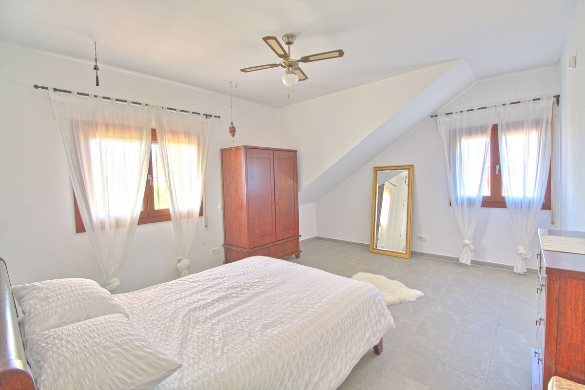Se vende Finca - Cortijo de 5 dormitorios en Costa Del Sol, Málaga, España