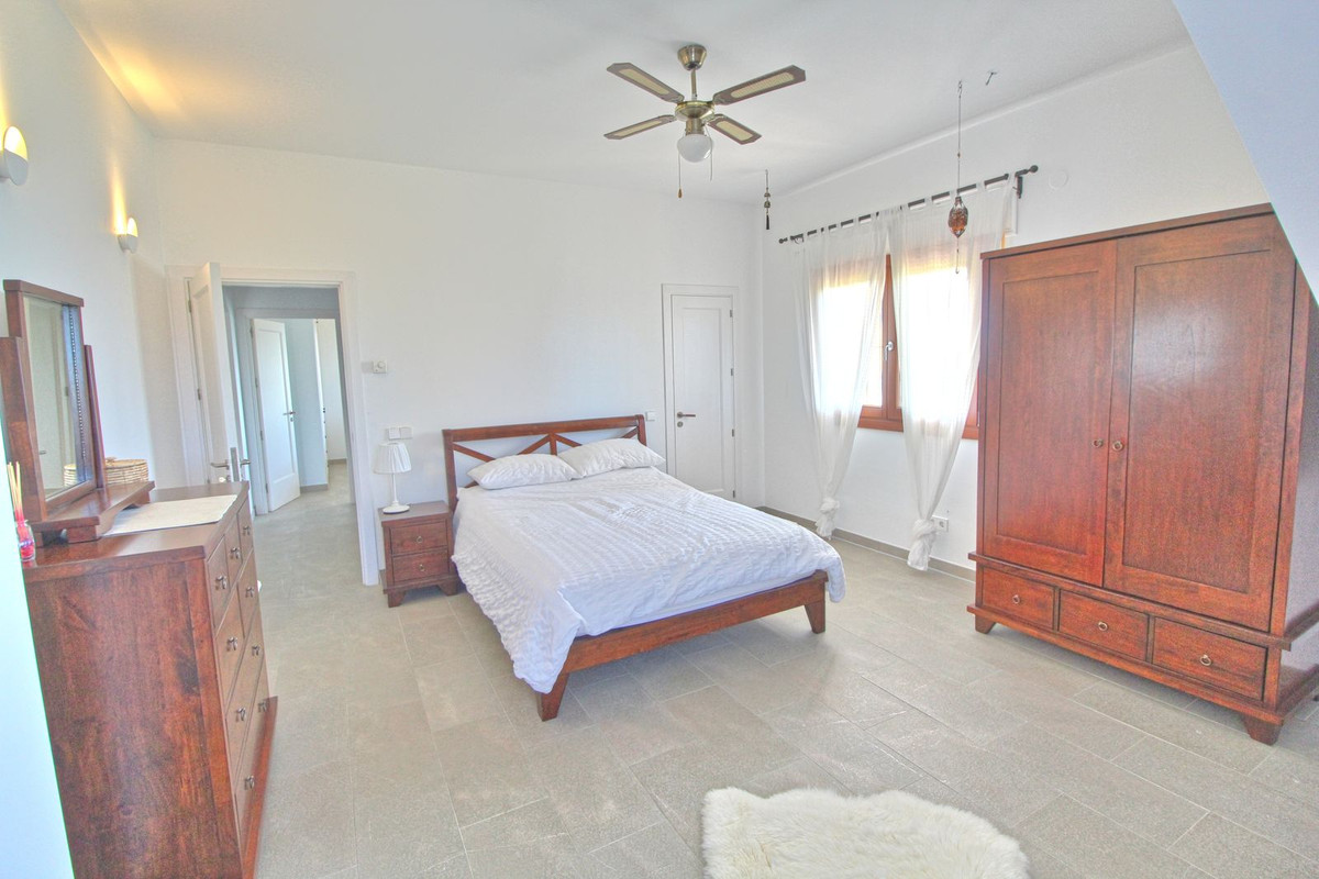 Se vende Finca - Cortijo de 5 dormitorios en Costa Del Sol, Málaga, España