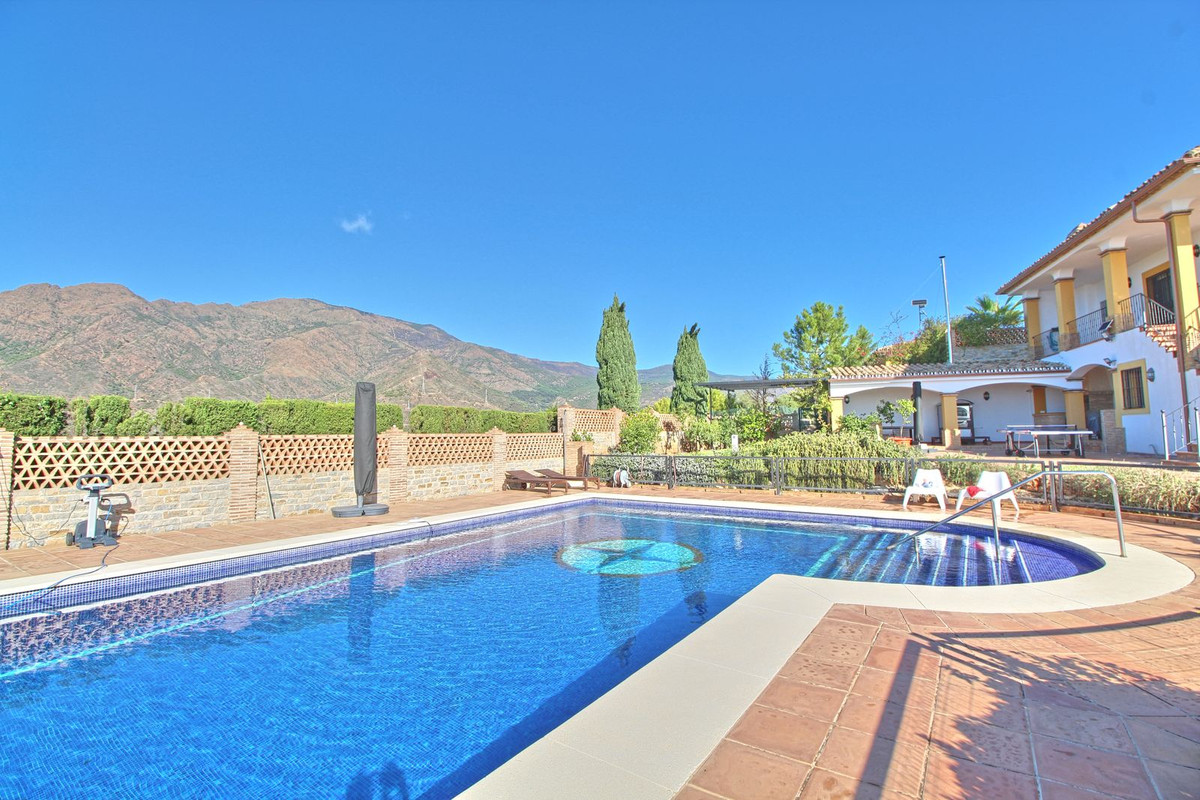 Se vende Finca - Cortijo de 5 dormitorios en Costa Del Sol, Málaga, España