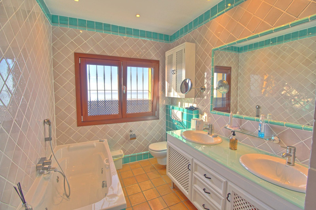 Se vende Finca - Cortijo de 5 dormitorios en Costa Del Sol, Málaga, España