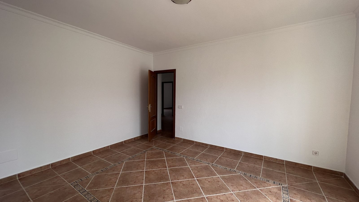 8 Bed Townhouse for sale in Alhaurín De La Torre Costa Del Sol, Málaga, Spain