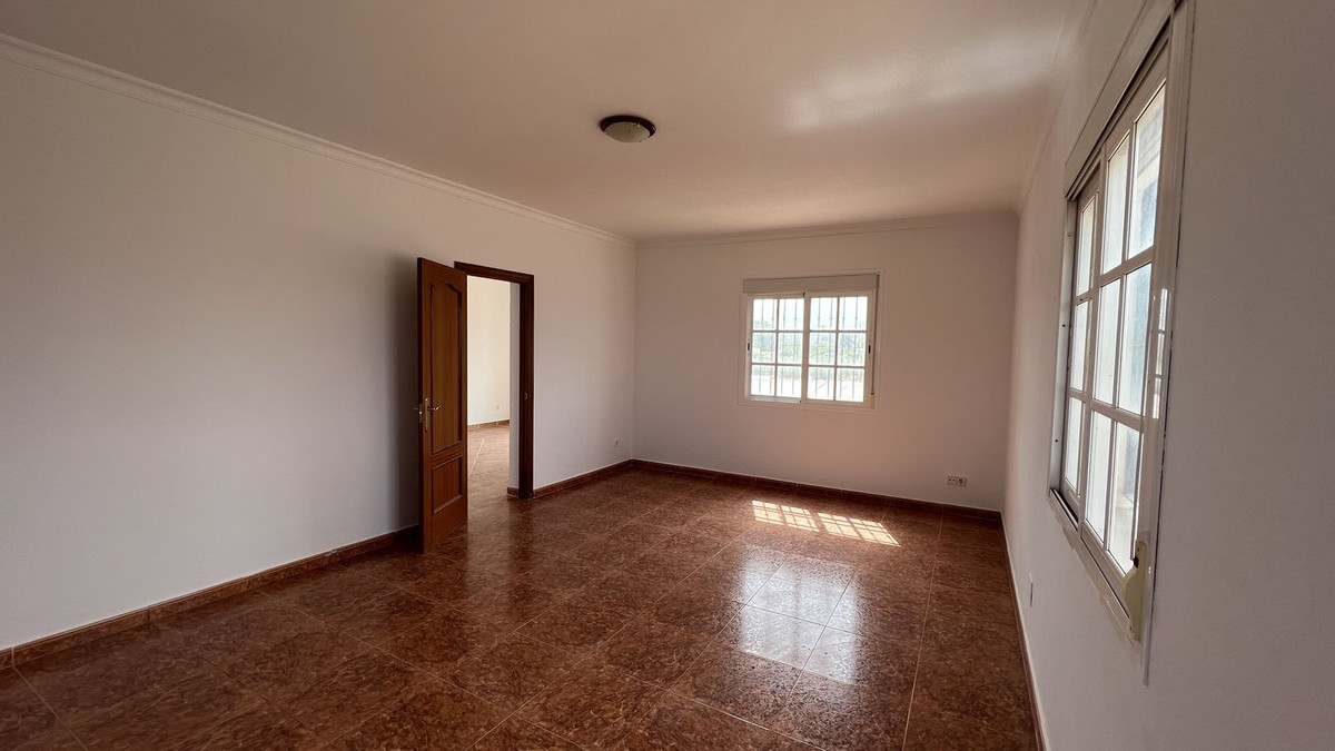 8 Bed Townhouse for sale in Alhaurín De La Torre Costa Del Sol, Málaga, Spain
