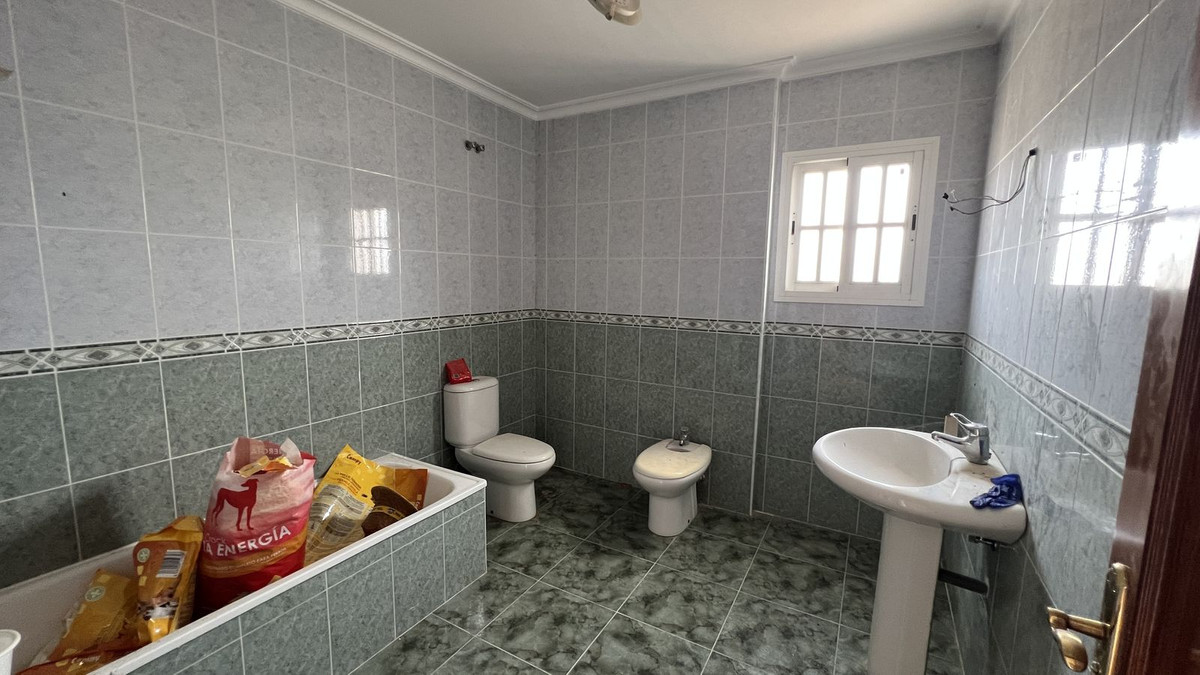 8 Bed Townhouse for sale in Alhaurín De La Torre Costa Del Sol, Málaga, Spain
