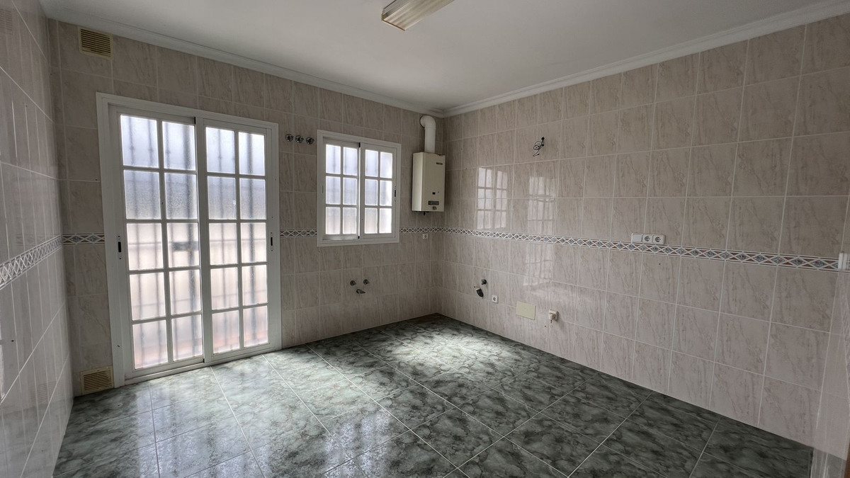 8 Bed Townhouse for sale in Alhaurín De La Torre Costa Del Sol, Málaga, Spain