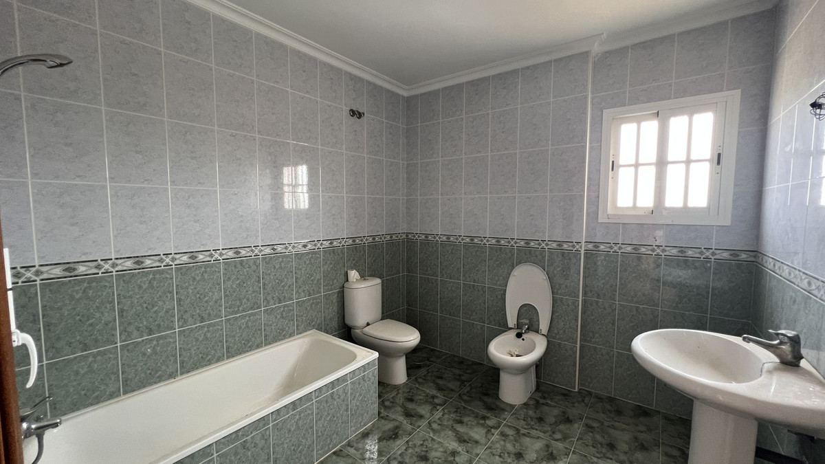 8 Bed Townhouse for sale in Alhaurín De La Torre Costa Del Sol, Málaga, Spain