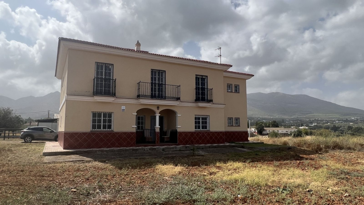 8 Bed Townhouse for sale in Alhaurín De La Torre Costa Del Sol, Málaga, Spain