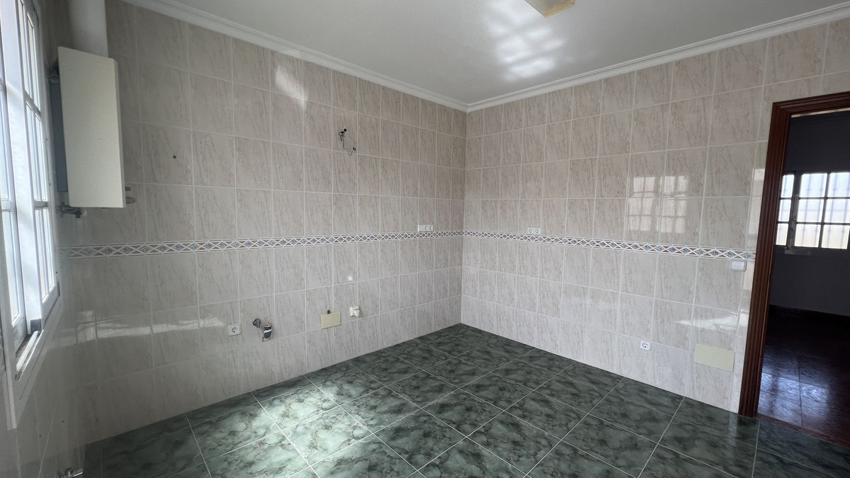 8 Bed Townhouse for sale in Alhaurín De La Torre Costa Del Sol, Málaga, Spain