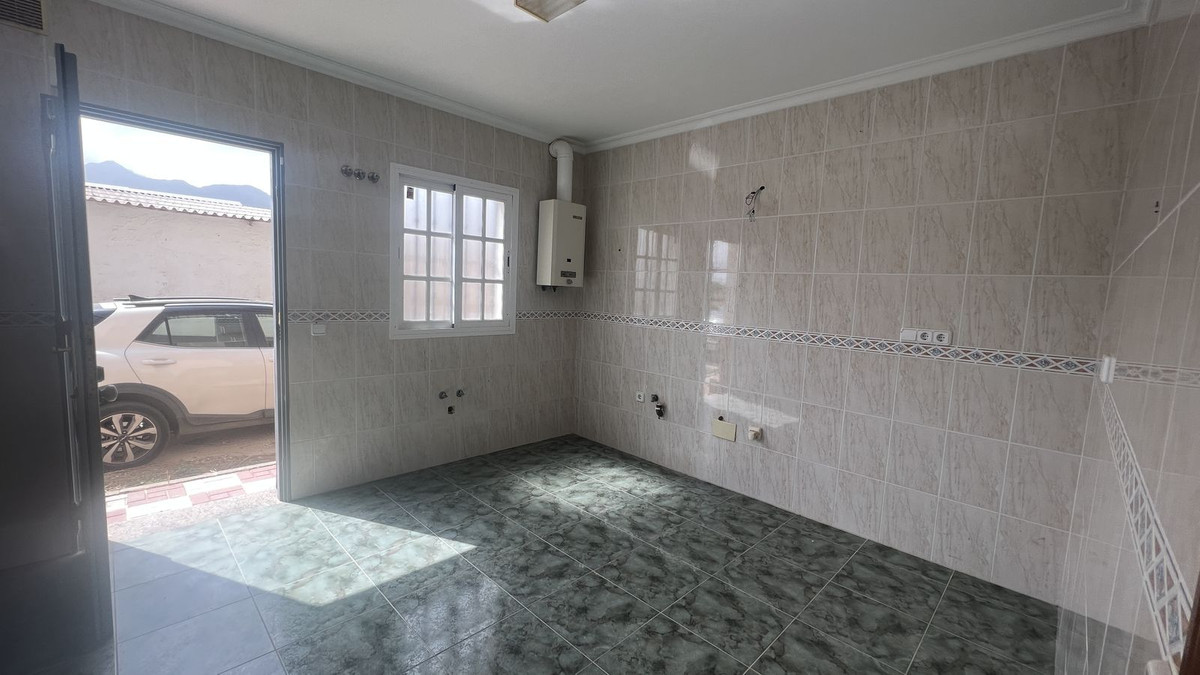 8 Bed Townhouse for sale in Alhaurín De La Torre Costa Del Sol, Málaga, Spain
