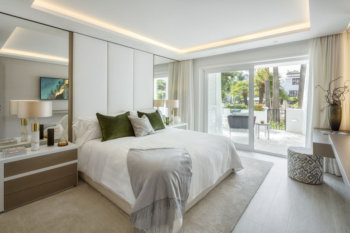 3 Bed Apartment for sale in The Golden Mile Costa Del Sol, Málaga, Spain