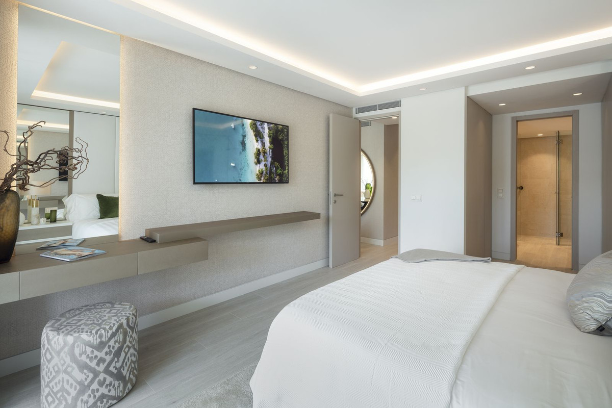 3 Bed Apartment for sale in The Golden Mile Costa Del Sol, Málaga, Spain
