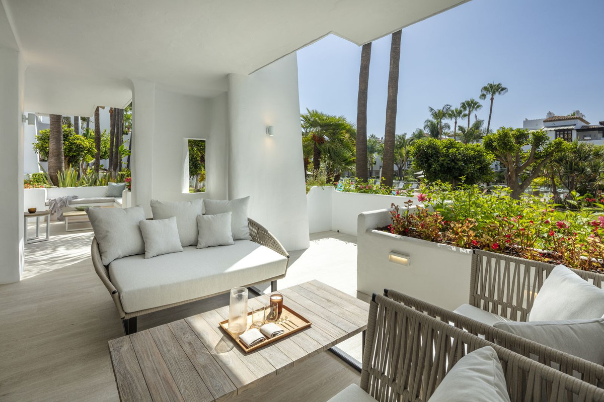 3 Bed Apartment for sale in The Golden Mile Costa Del Sol, Málaga, Spain