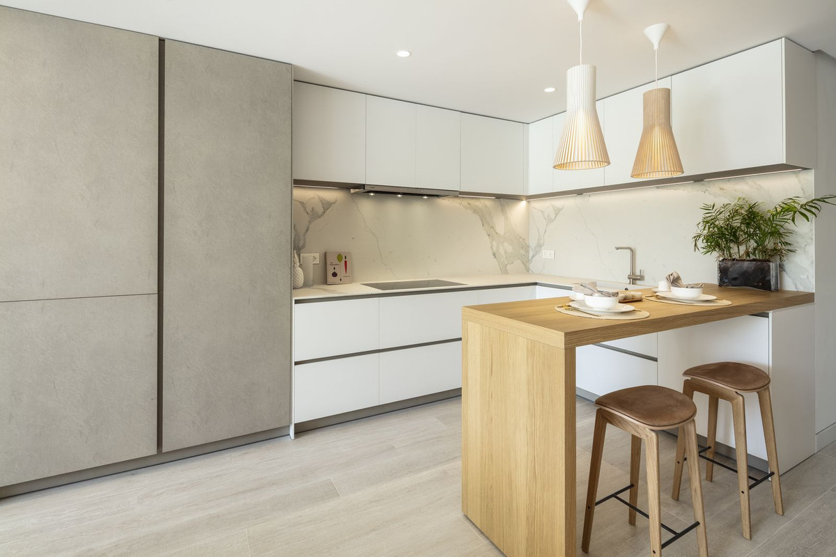 3 Bed Apartment for sale in The Golden Mile Costa Del Sol, Málaga, Spain