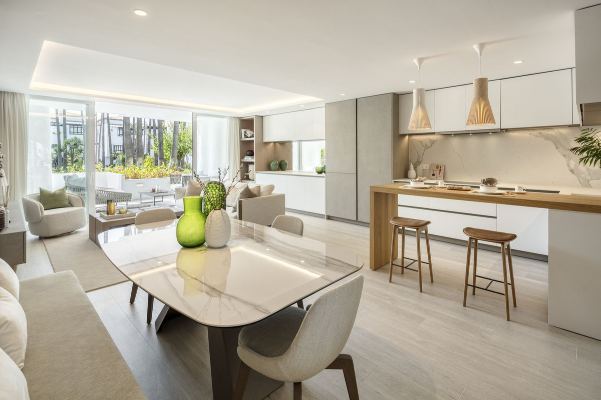 3 Bed Apartment for sale in The Golden Mile Costa Del Sol, Málaga, Spain