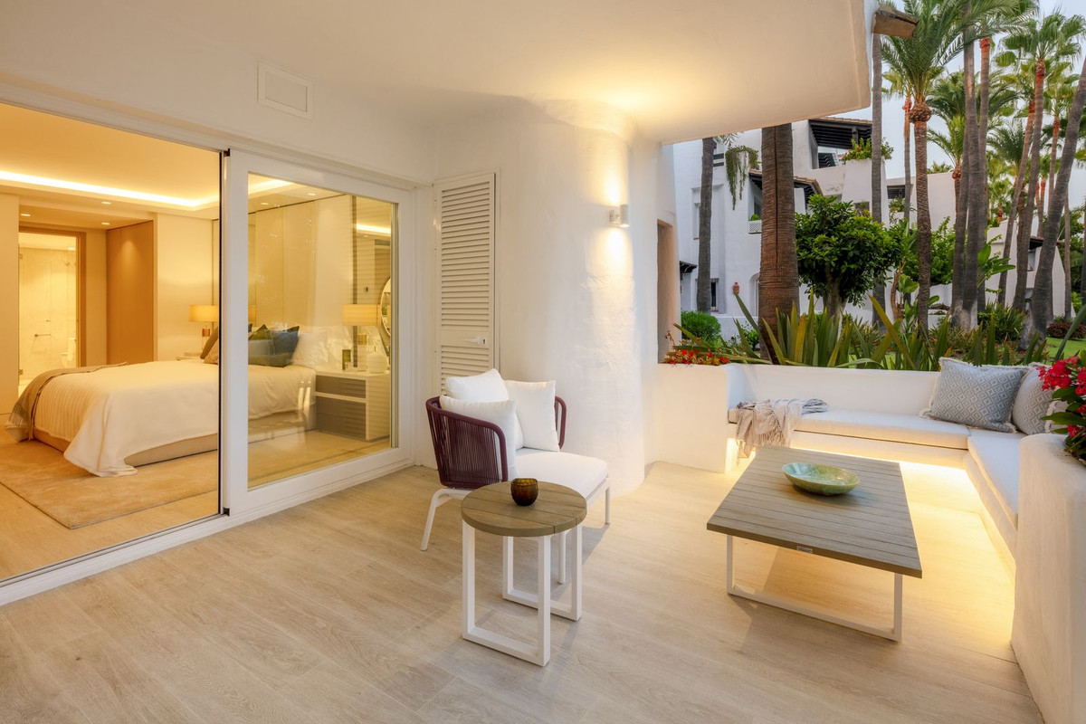 3 Bed Apartment for sale in The Golden Mile Costa Del Sol, Málaga, Spain