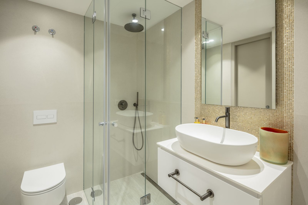 3 Bed Apartment for sale in The Golden Mile Costa Del Sol, Málaga, Spain