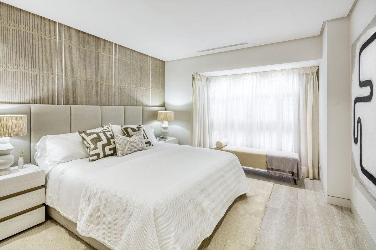 3 Bed Apartment for sale in The Golden Mile Costa Del Sol, Málaga, Spain
