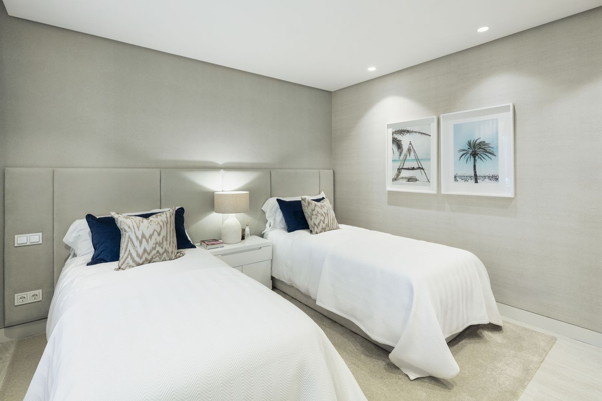 3 Bed Apartment for sale in The Golden Mile Costa Del Sol, Málaga, Spain