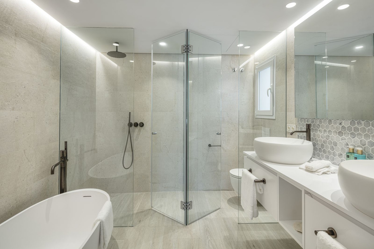 3 Bed Apartment for sale in The Golden Mile Costa Del Sol, Málaga, Spain