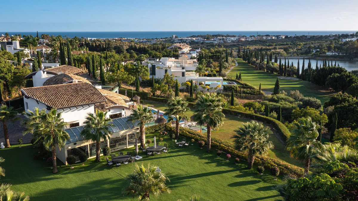 8 Bed Townhouse for sale in Los Flamingos Costa Del Sol, Málaga, Spain