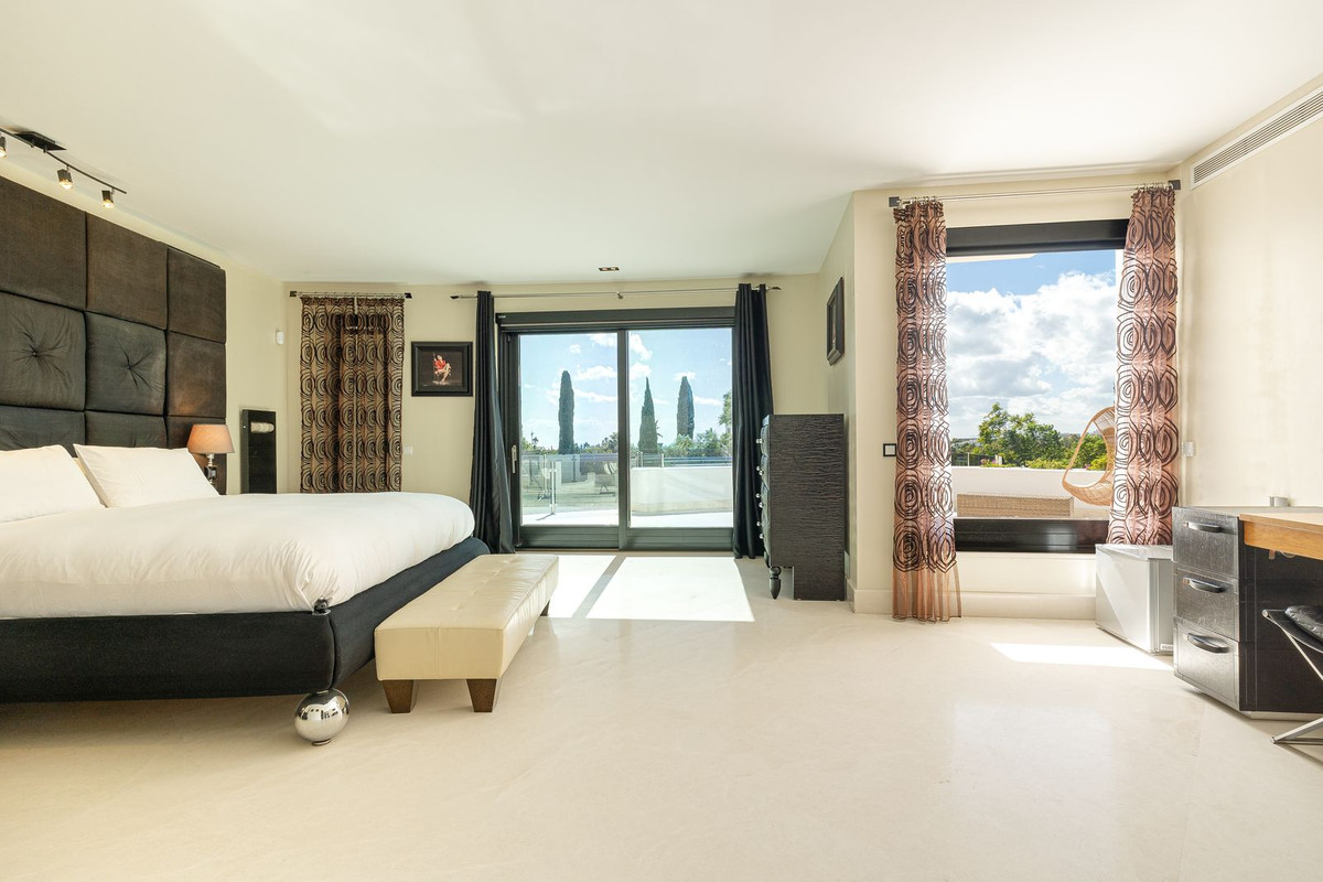 8 Bed Townhouse for sale in Los Flamingos Costa Del Sol, Málaga, Spain