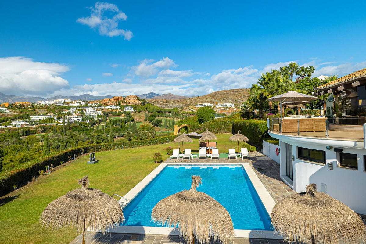 8 Bed Townhouse for sale in Los Flamingos Costa Del Sol, Málaga, Spain