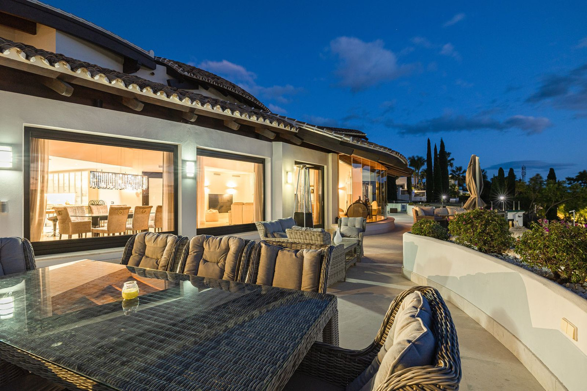 8 Bed Townhouse for sale in Los Flamingos Costa Del Sol, Málaga, Spain