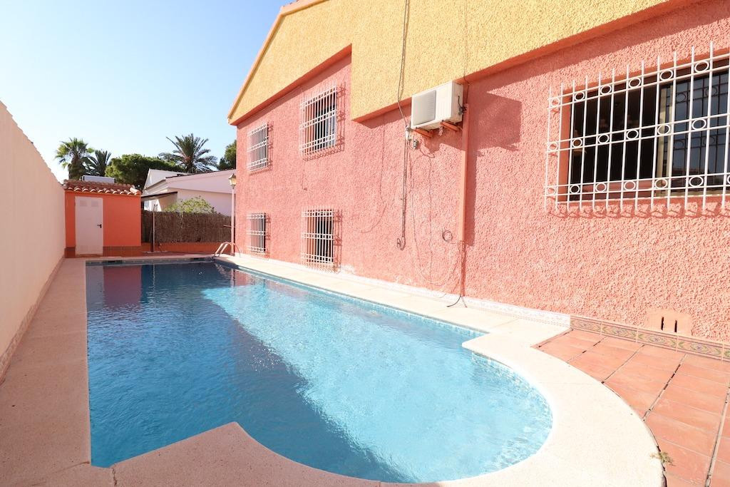 Se vende Villa - Chalet de 5 dormitorios en Costa Blanca, Alicante, España
