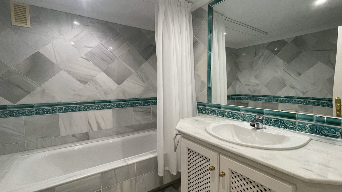 3 Bed Apartment for sale in Monte Halcones Costa Del Sol, Málaga, Spain