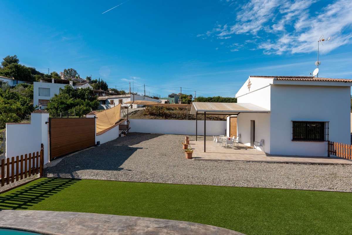 3 Bed Townhouse for sale in Coín Costa Del Sol, Málaga, Spain