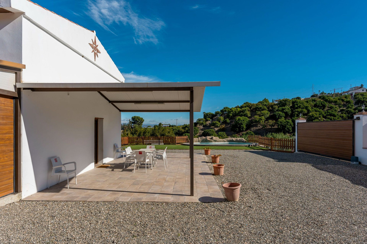 3 Bed Townhouse for sale in Coín Costa Del Sol, Málaga, Spain