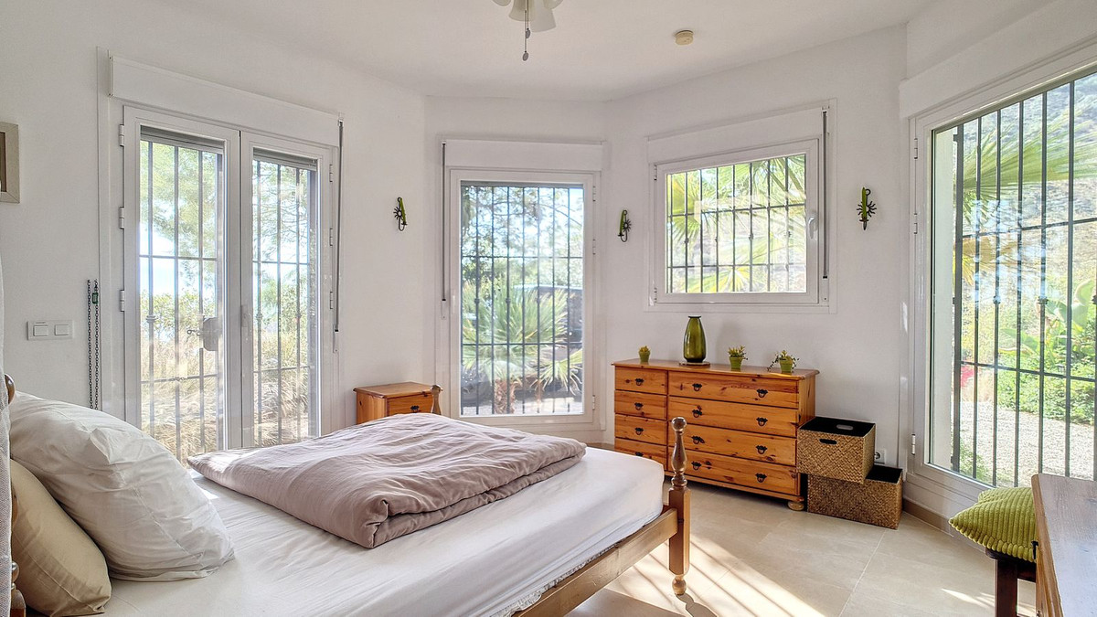 3 Bed Townhouse for sale in Arenas Costa Del Sol East, Málaga, Spain