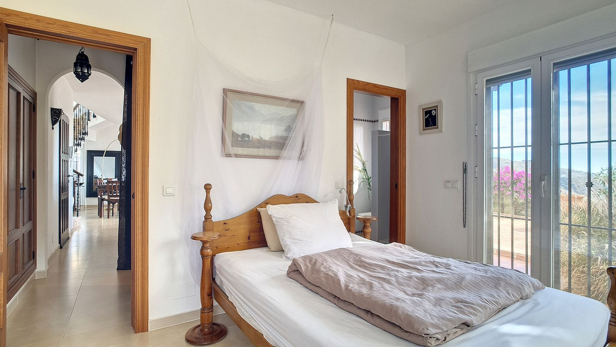 3 Bed Townhouse for sale in Arenas Costa Del Sol East, Málaga, Spain