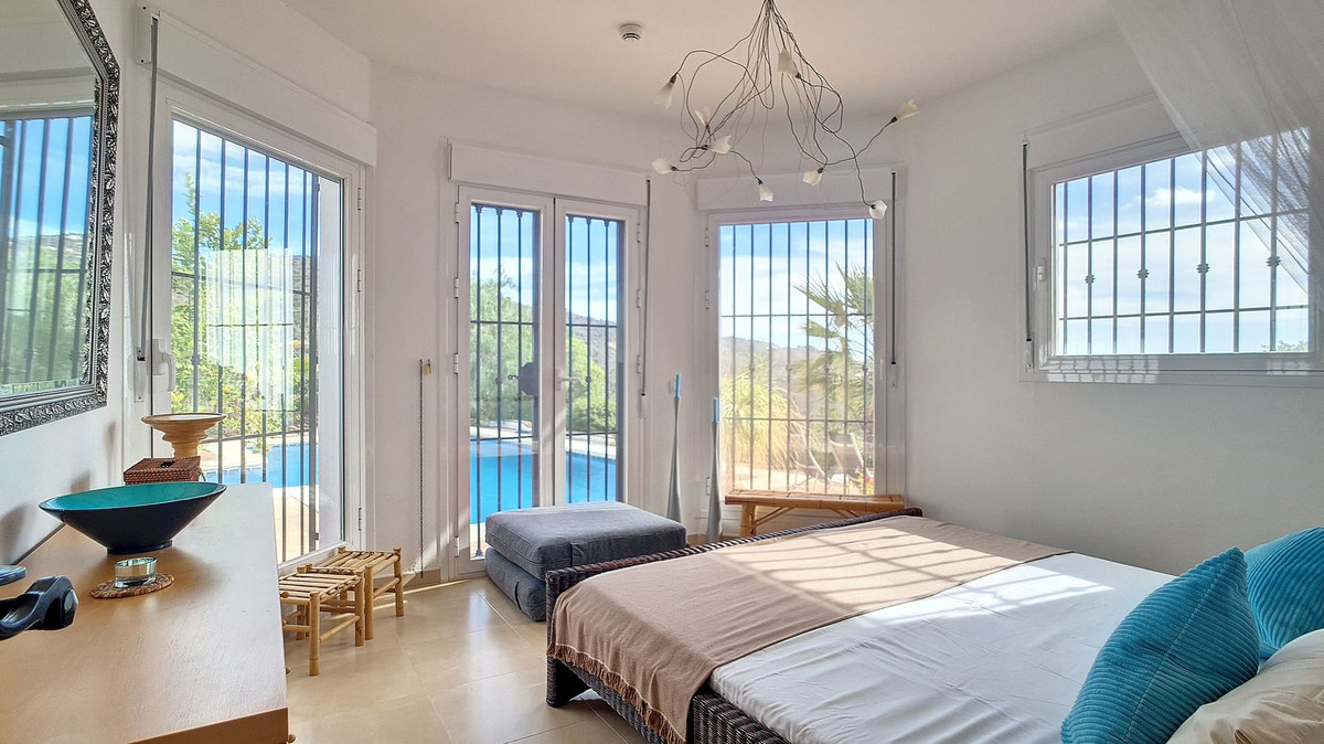 3 Bed Townhouse for sale in Arenas Costa Del Sol East, Málaga, Spain