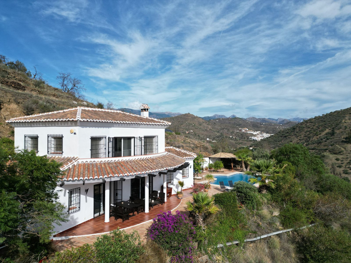 3 Bed Townhouse for sale in Arenas Costa Del Sol East, Málaga, Spain