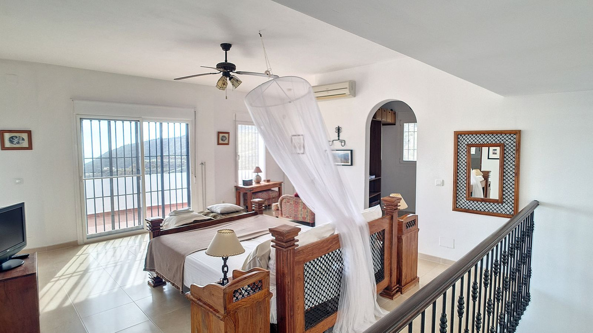 3 Bed Townhouse for sale in Arenas Costa Del Sol East, Málaga, Spain