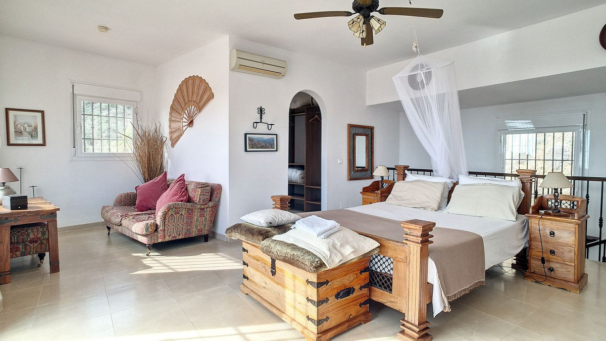 3 Bed Townhouse for sale in Arenas Costa Del Sol East, Málaga, Spain