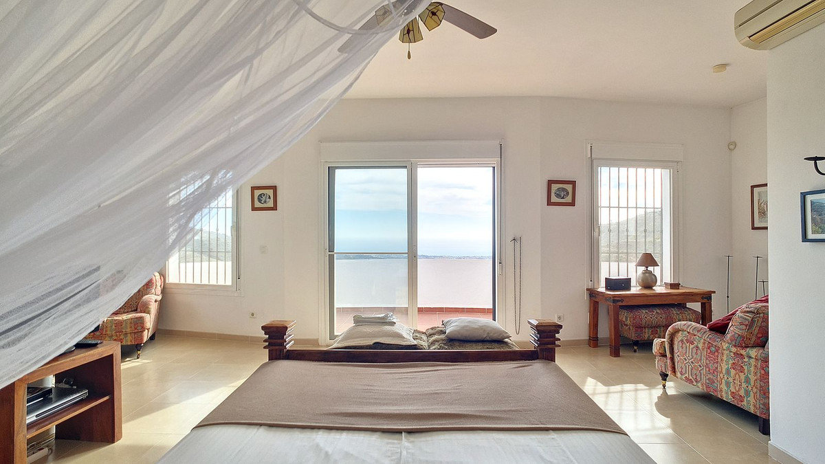 3 Bed Townhouse for sale in Arenas Costa Del Sol East, Málaga, Spain