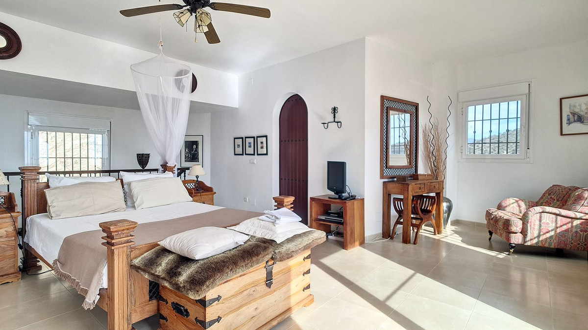 3 Bed Townhouse for sale in Arenas Costa Del Sol East, Málaga, Spain