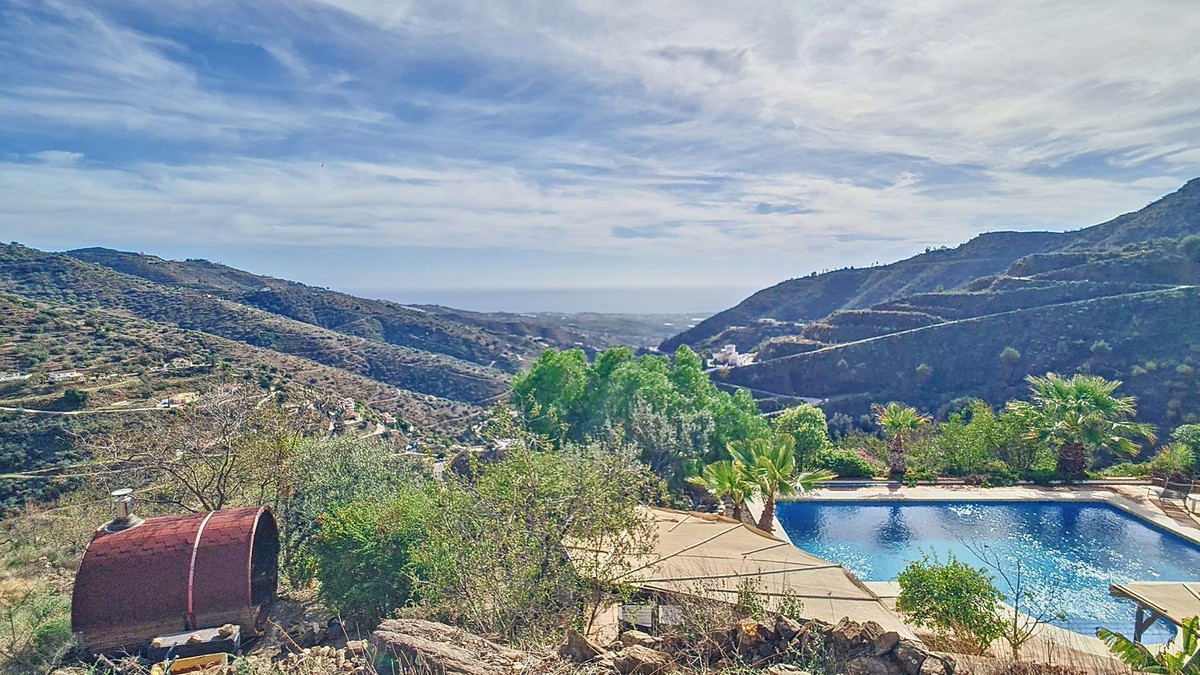 3 Bed Townhouse for sale in Arenas Costa Del Sol East, Málaga, Spain