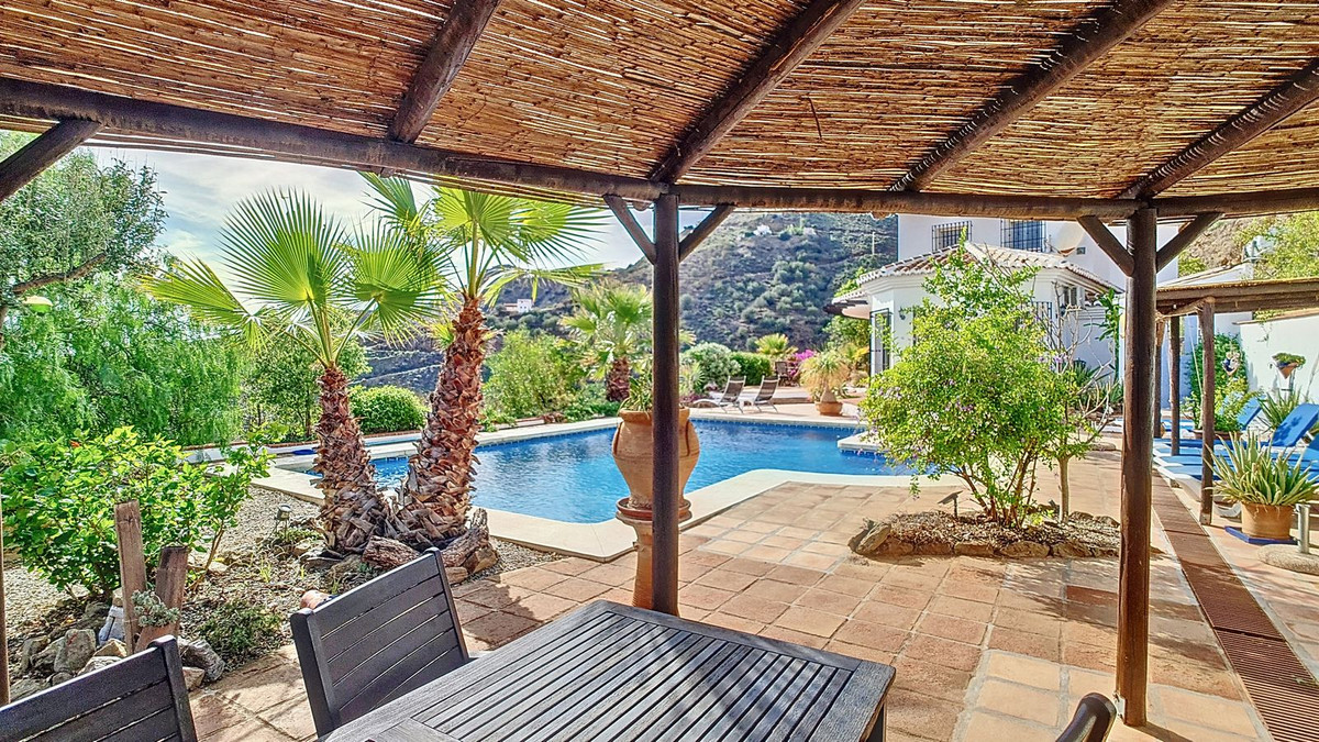 3 Bed Townhouse for sale in Arenas Costa Del Sol East, Málaga, Spain