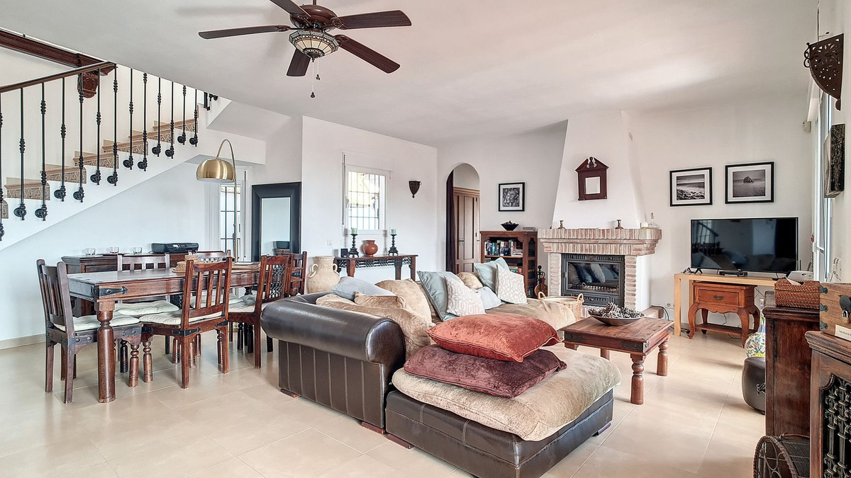 3 Bed Townhouse for sale in Arenas Costa Del Sol East, Málaga, Spain