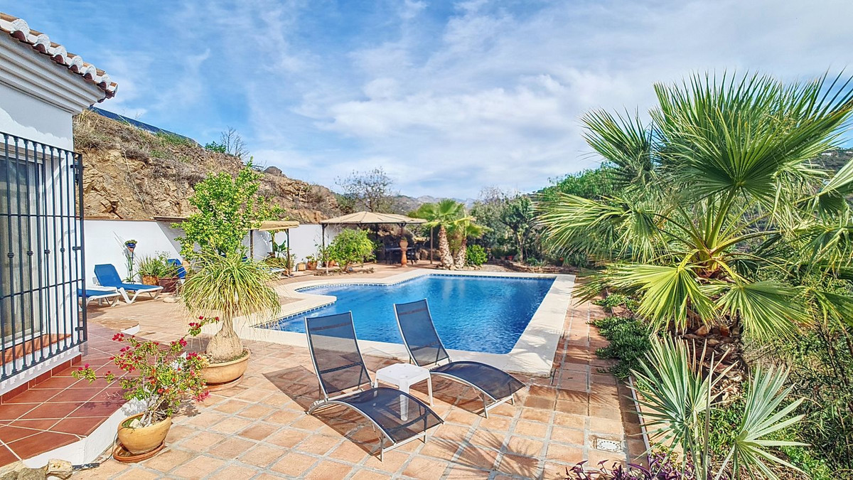 3 Bed Townhouse for sale in Arenas Costa Del Sol East, Málaga, Spain