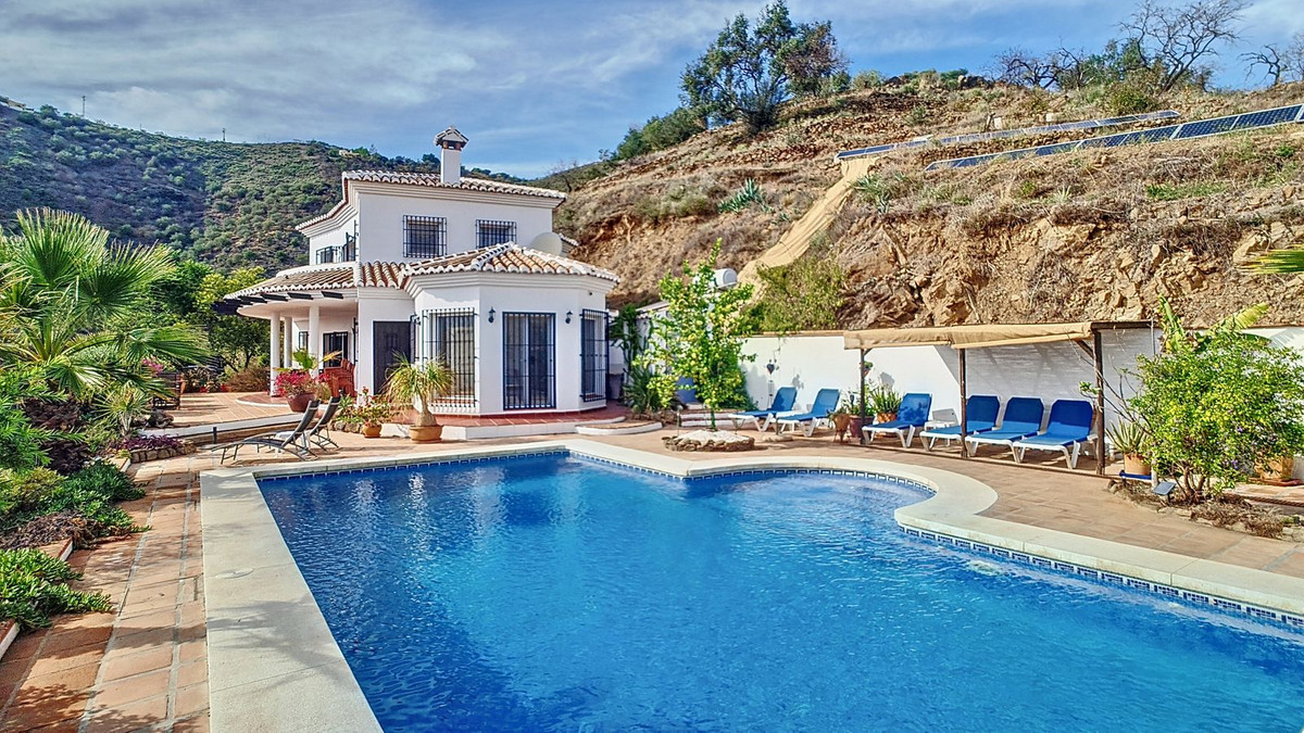 3 Bed Townhouse for sale in Arenas Costa Del Sol East, Málaga, Spain