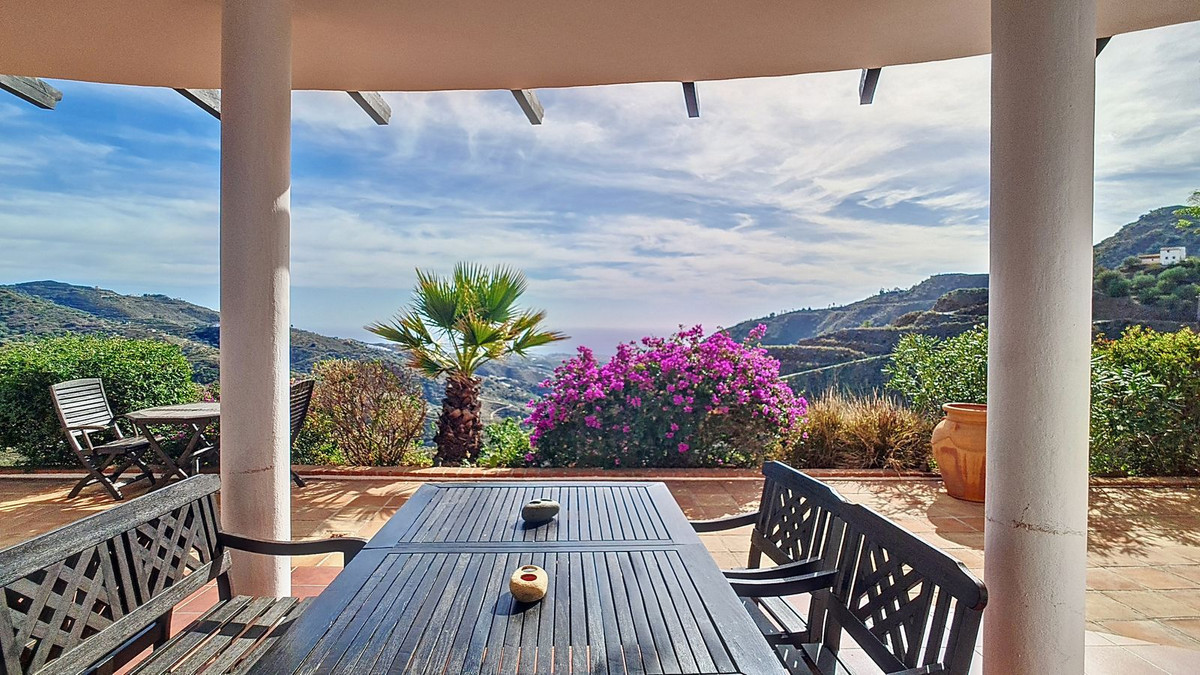 3 Bed Townhouse for sale in Arenas Costa Del Sol East, Málaga, Spain