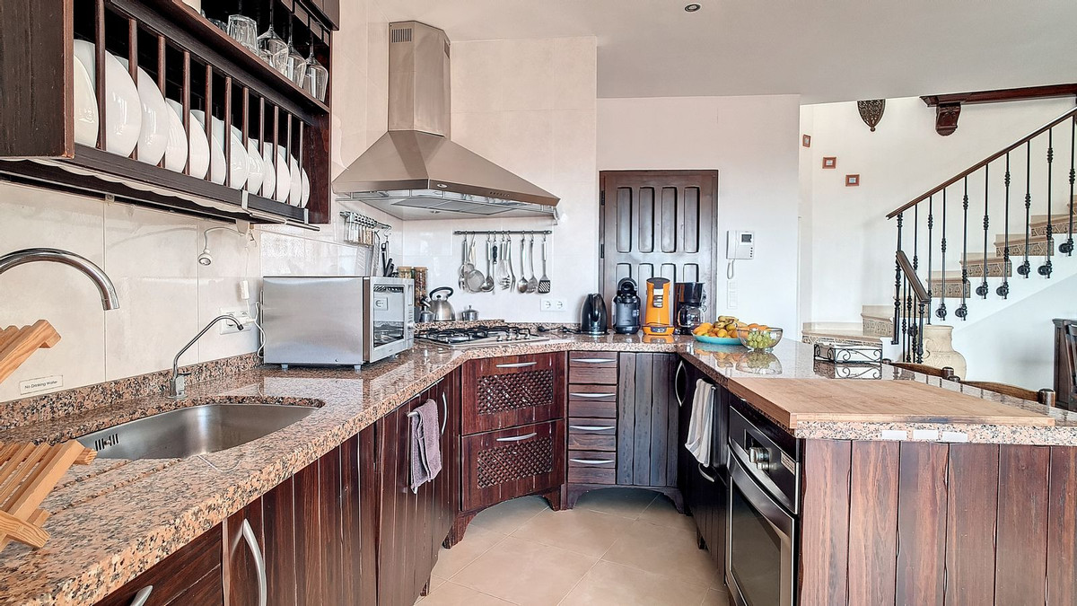 3 Bed Townhouse for sale in Arenas Costa Del Sol East, Málaga, Spain