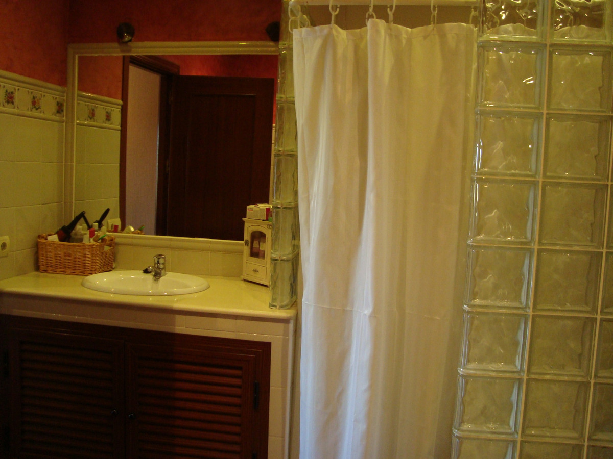 Se vende Pareada de 3 dormitorios en Costa Del Sol, Cadiz, España