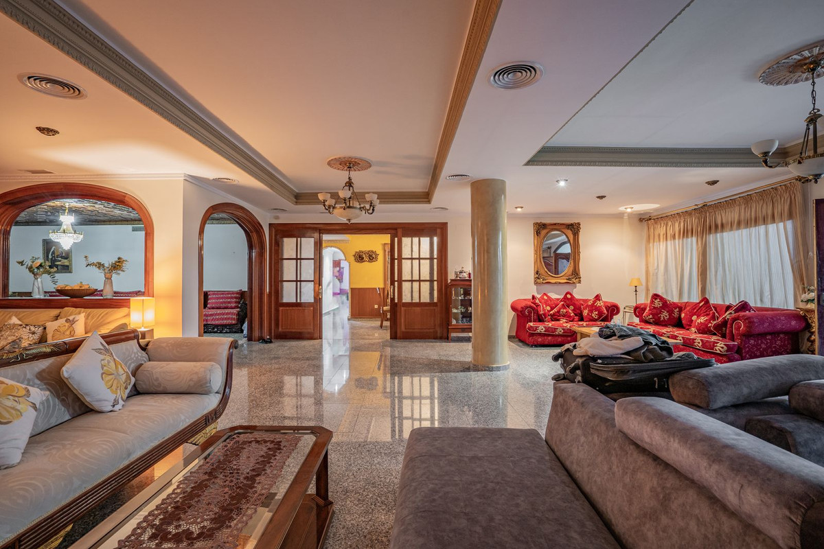 Se vende Villa - Chalet de 6 dormitorios en Costa Del Sol, Málaga, España