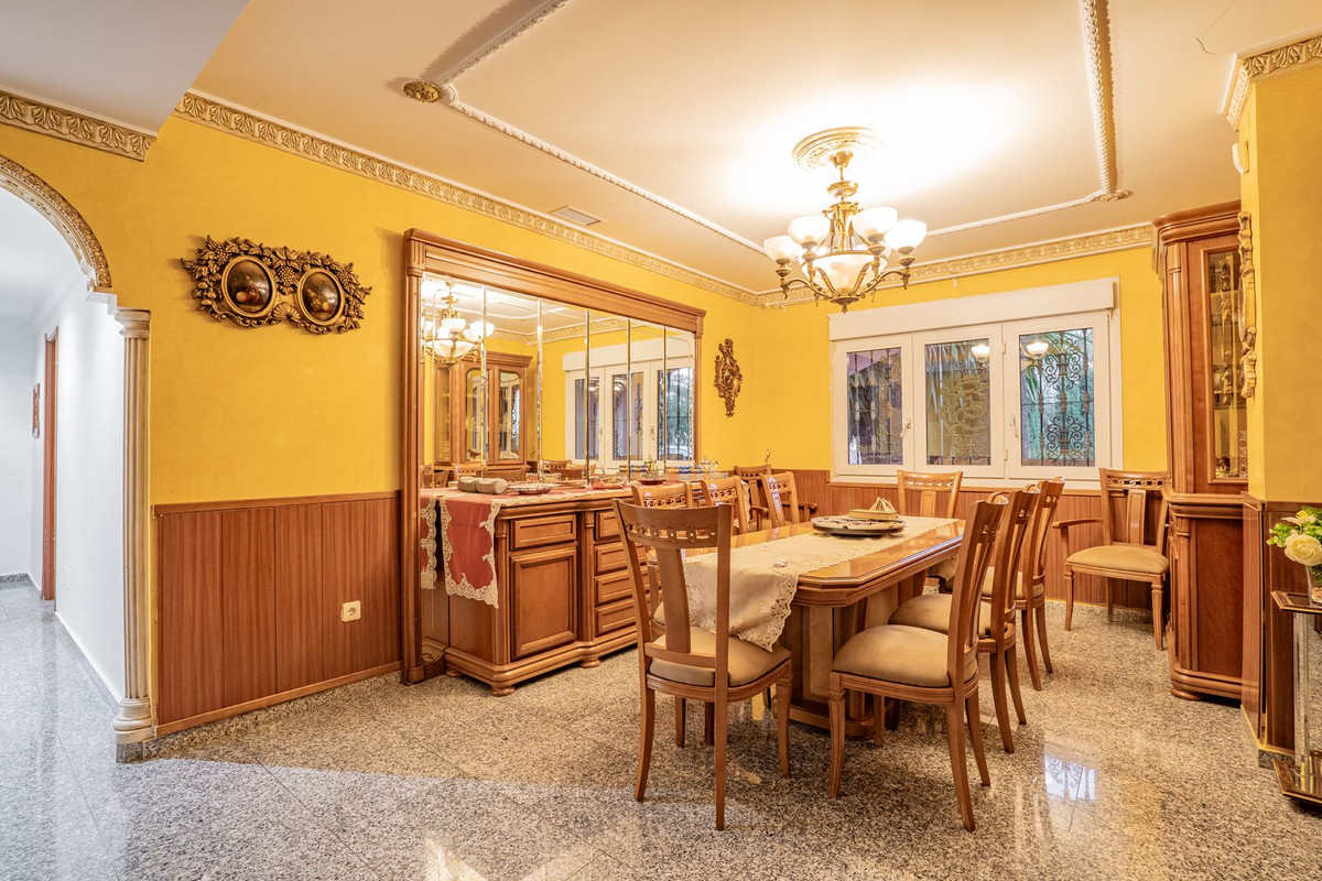 Se vende Villa - Chalet de 6 dormitorios en Costa Del Sol, Málaga, España