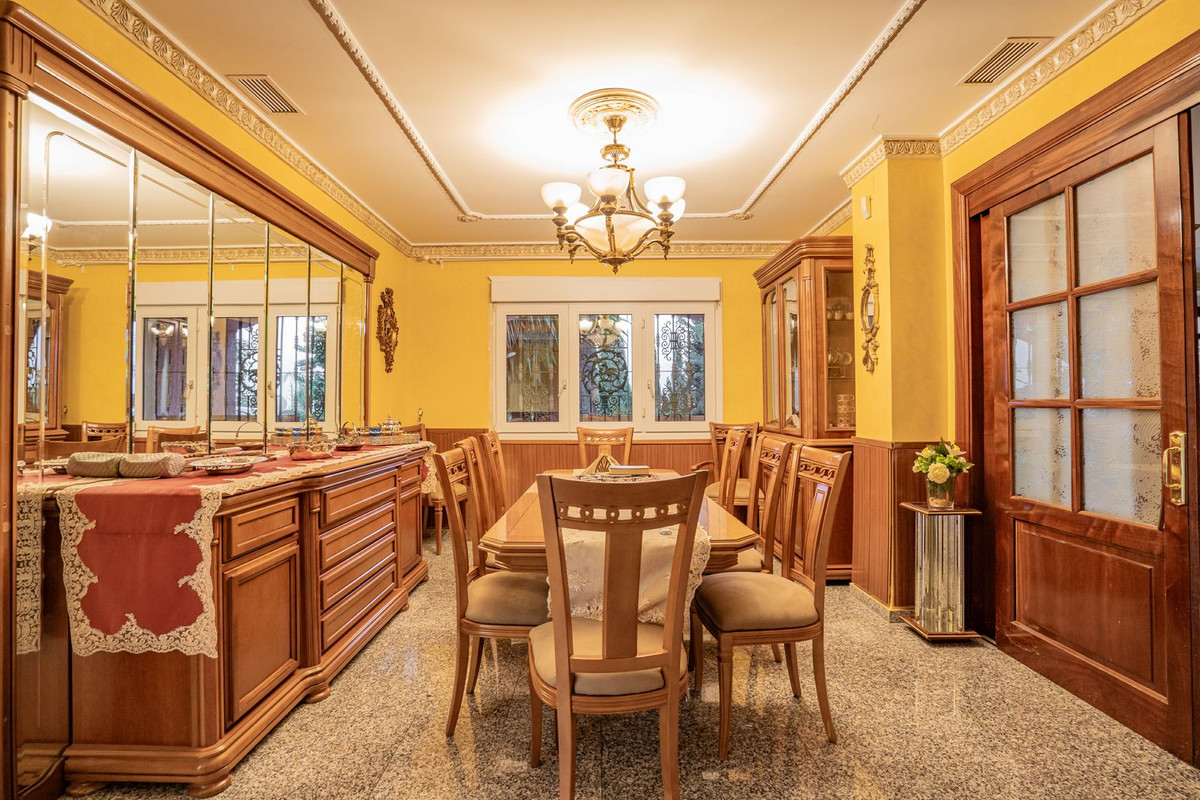 Se vende Villa - Chalet de 6 dormitorios en Costa Del Sol, Málaga, España