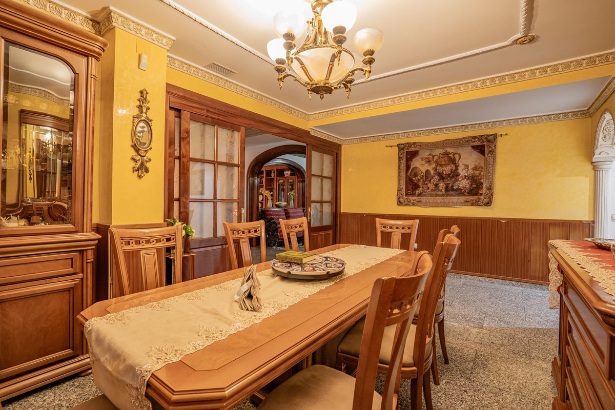 Se vende Villa - Chalet de 6 dormitorios en Costa Del Sol, Málaga, España